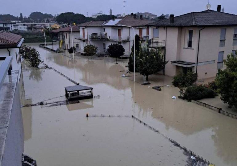 Alluvione in Emilia Romagna e nelle Marche: la solidarietà della CEI