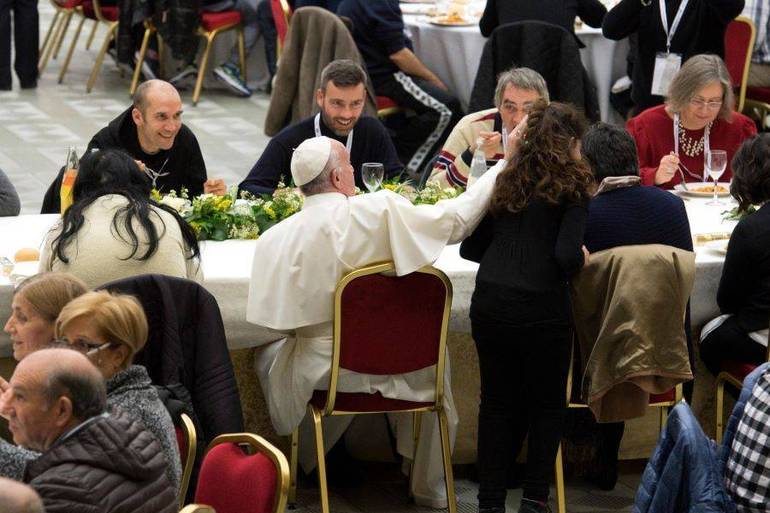 Giornata del Povero: Papa Francesco a pranzo con 1.300 bisognosi