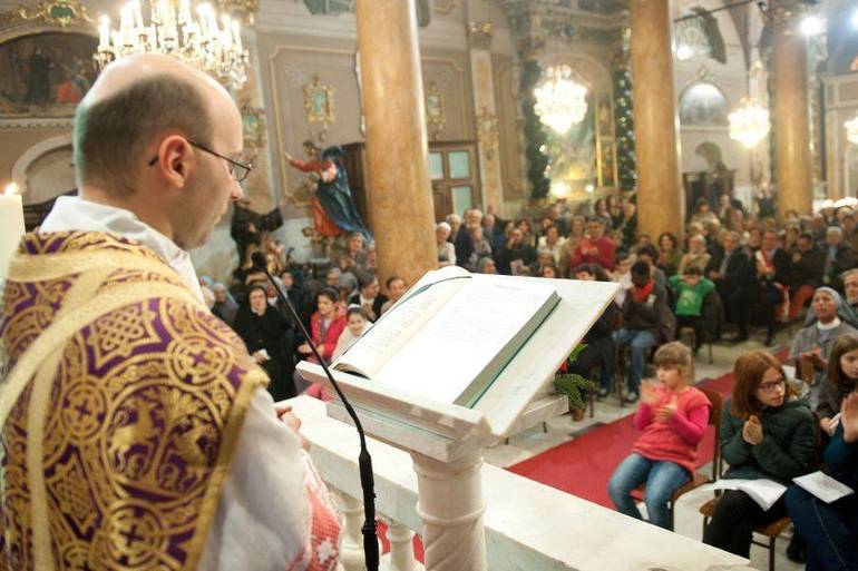 Sosteniamo i sacerdoti! Don Stefano Colombelli: a Sestri, in fabbrica e nel mondo della formazione professionale