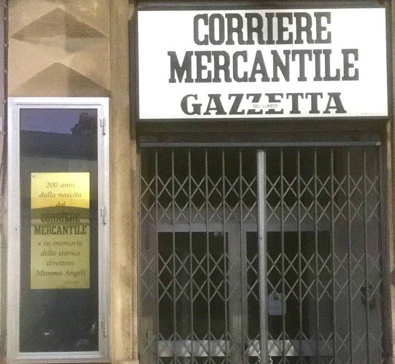 Una targa per celebrare i 200 anni del 'Corriere Mercantile'